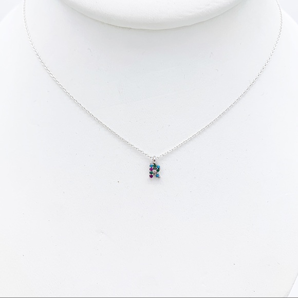 Dainty, everyday Letter R inital personalized Pendant Necklace - Picture 1 of 3